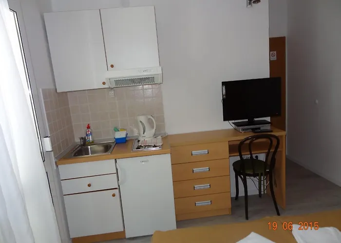 Komfortables Studio-apartment Mit Meerblick By Interhome Živogošće