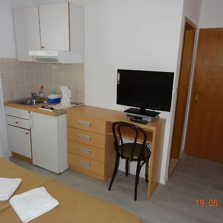 Appartement Komfortables Studio-apartment Mit Meerblick By Interhome Živogošće