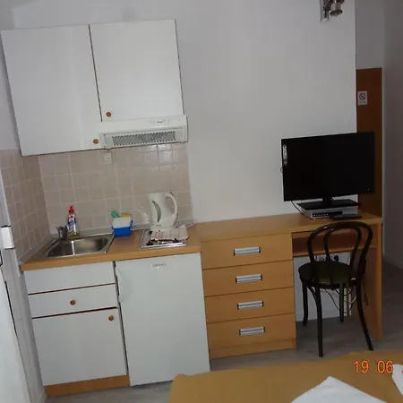 Komfortables Studio-apartment Mit Meerblick By Interhome Živogošće